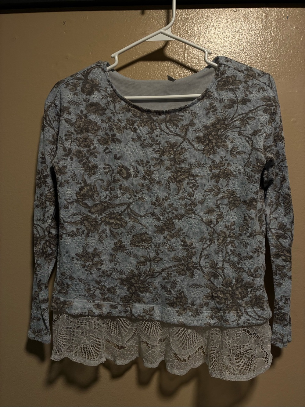 Women’s Light Blue Floral Lace-Hem Pullover Top